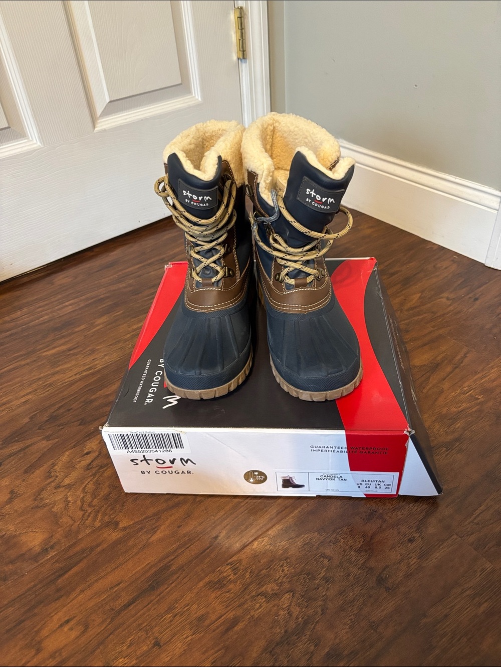 Womens brown and navy Insulated Snow Boots